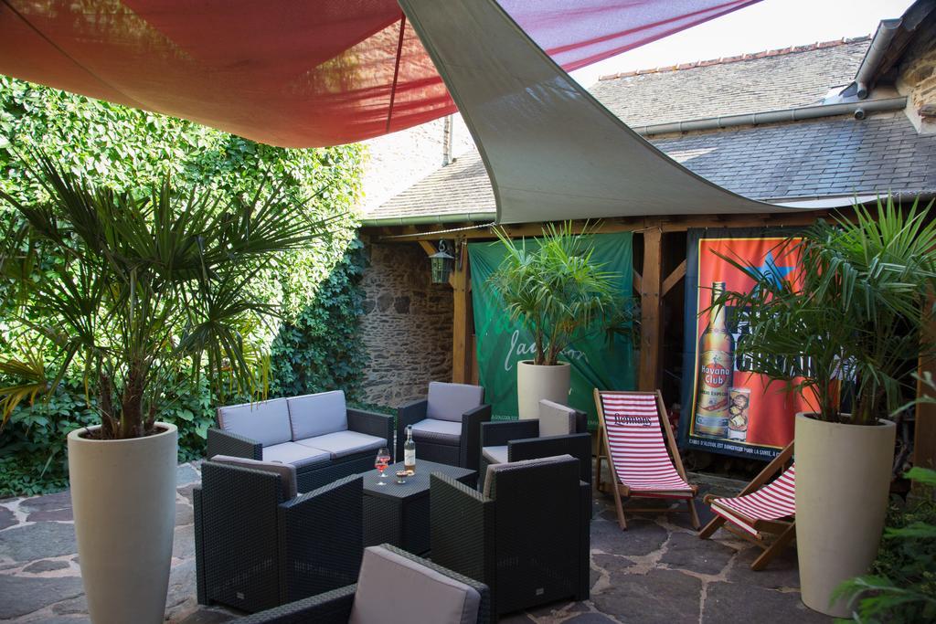 Le Cafe Du Village - Bar A Cocktails & A Ambiance Lohéac Zewnętrze zdjęcie