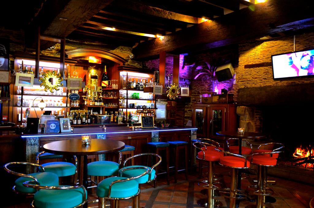 Le Cafe Du Village - Bar A Cocktails & A Ambiance Lohéac Zewnętrze zdjęcie