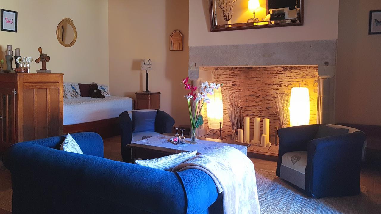 Le Cafe Du Village - Bar A Cocktails & A Ambiance Lohéac Zewnętrze zdjęcie